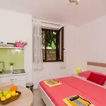 Eva *
